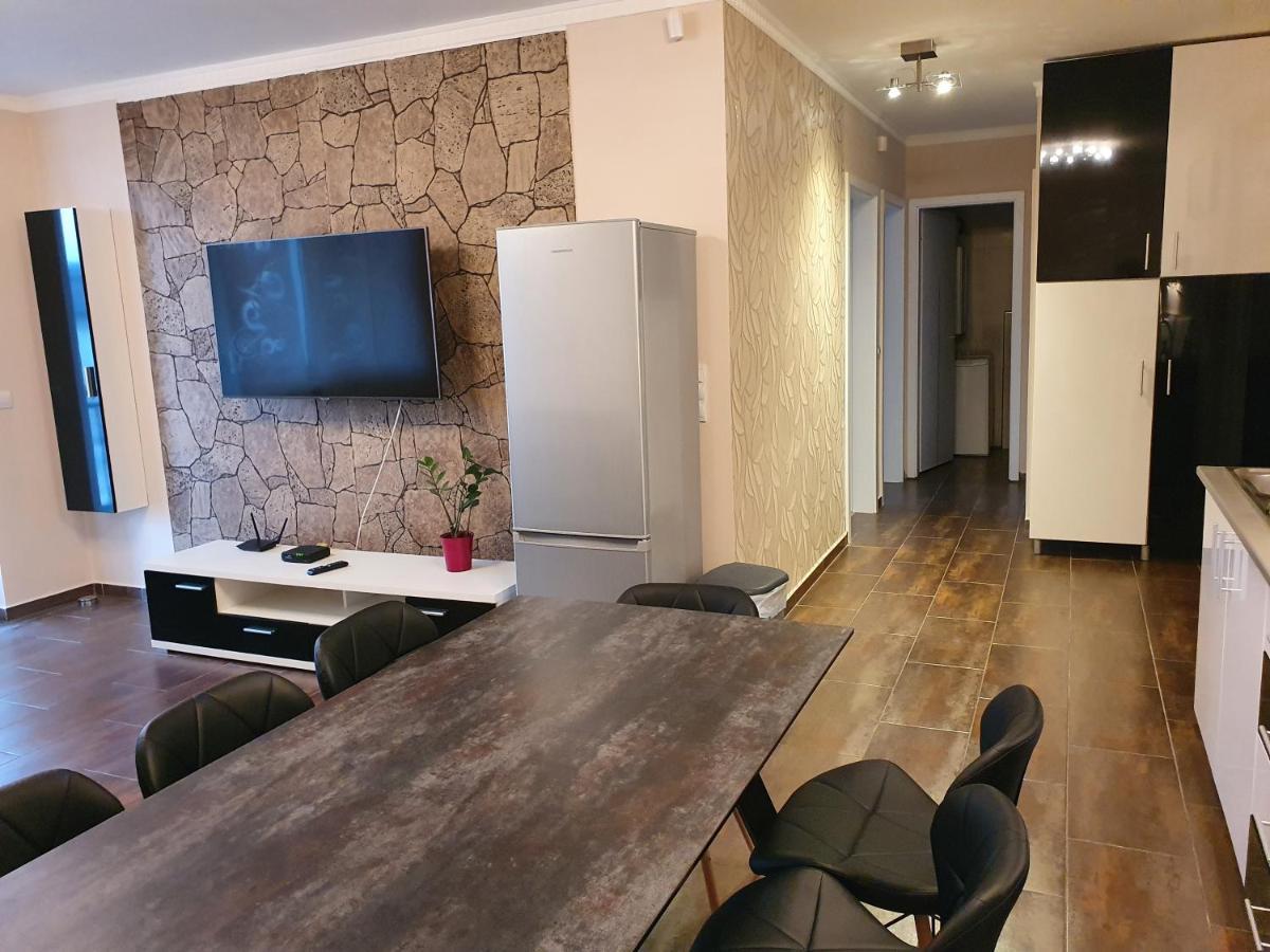 Black Brothers Wellness Apartments Siófok Esterno foto