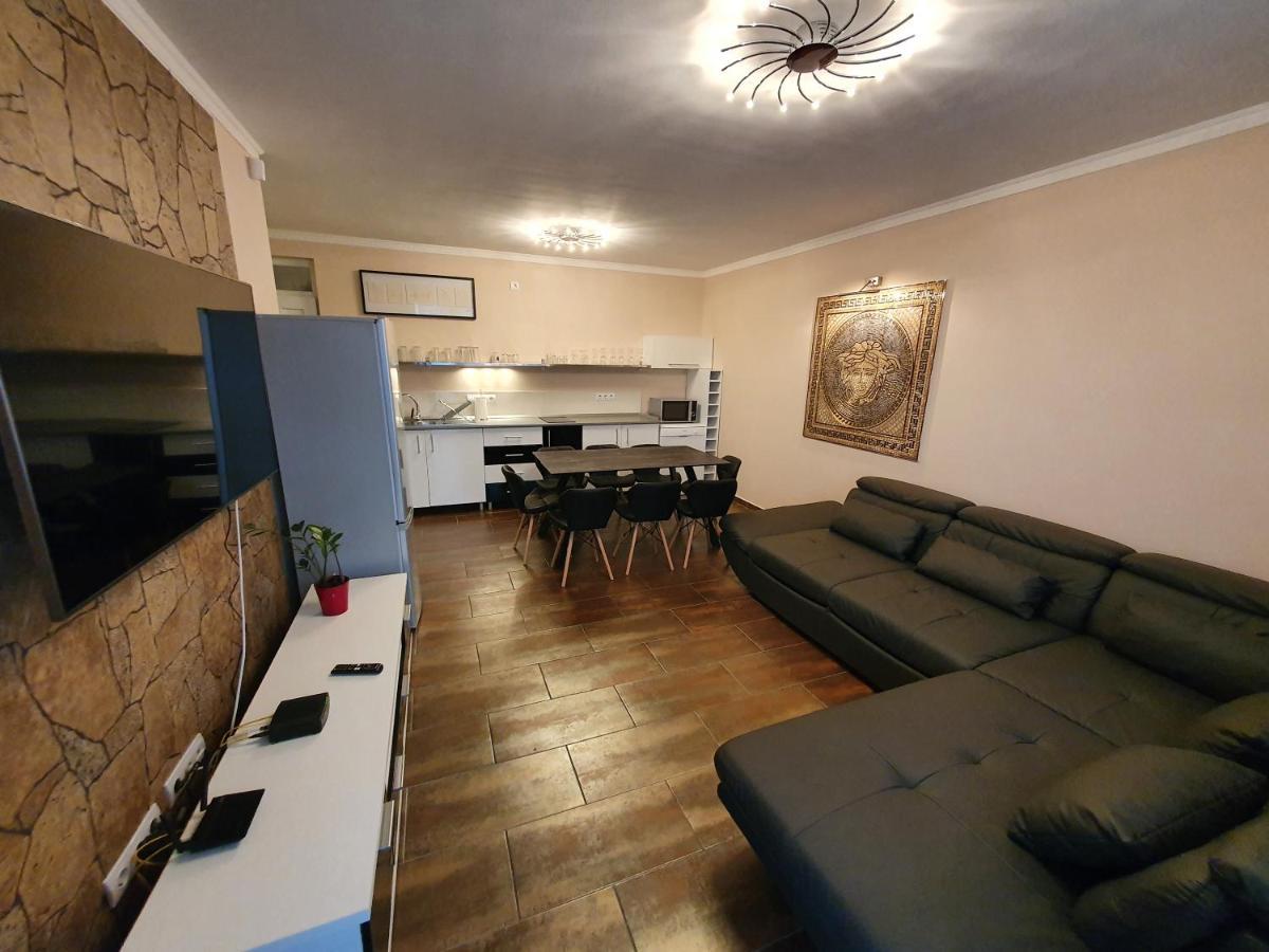 Black Brothers Wellness Apartments Siófok Esterno foto