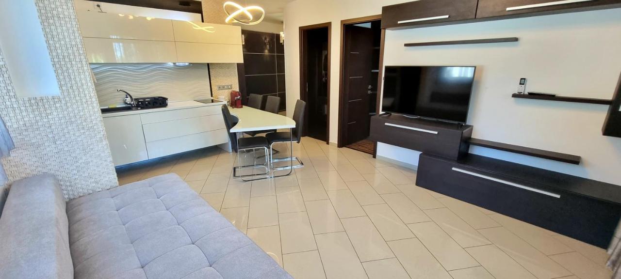 Black Brothers Wellness Apartments Siófok Esterno foto